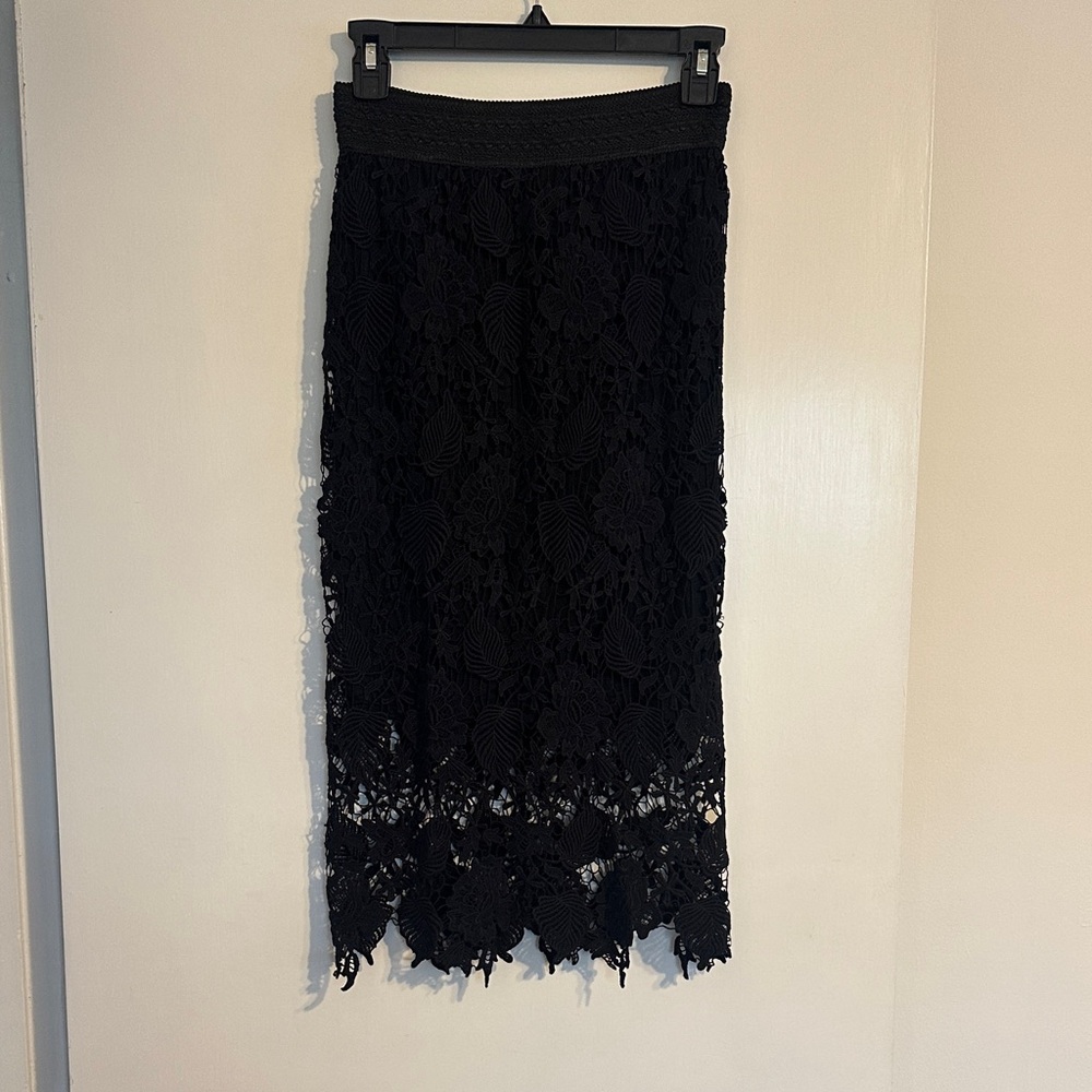 Black mid/high waist lace/crochet skirt with appliqué